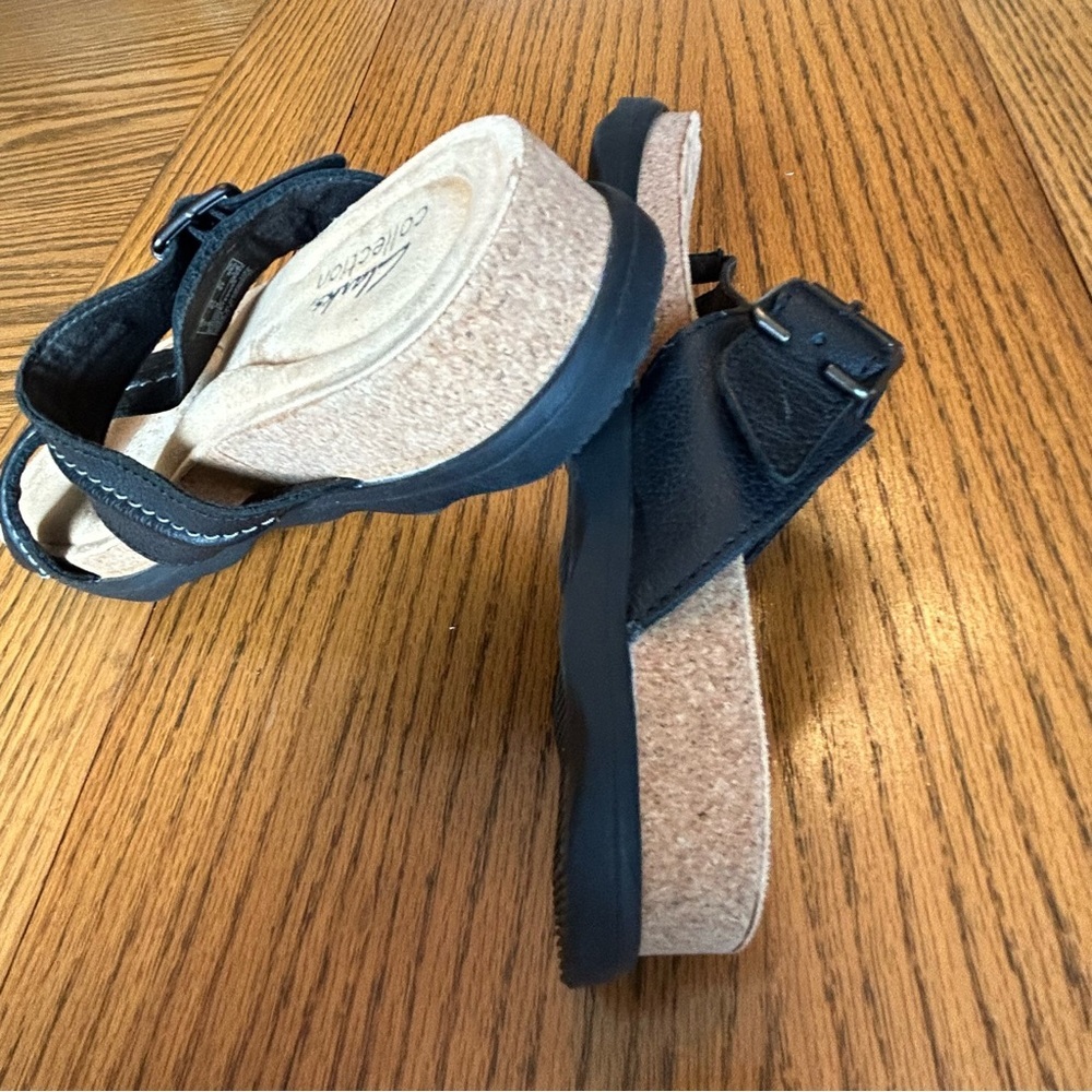 Clarks Collection Black and Cream Thong Comfort Footbed Sandals Size 6 1/2 - Picture 4 of 10